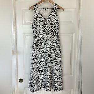 Banana Republic fit and flare midi dress with pockets. Size 0
